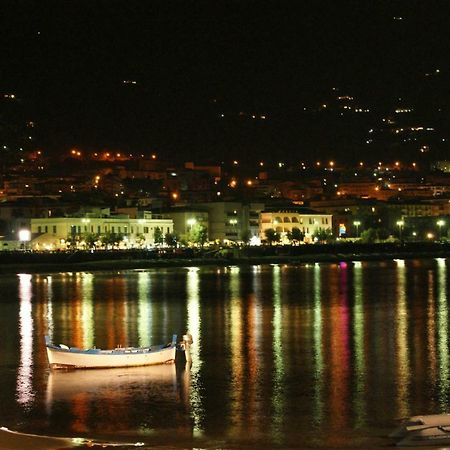 Casa Stromae A Due Passi Dal Mare Apartment เชฟาลู ภายนอก รูปภาพ