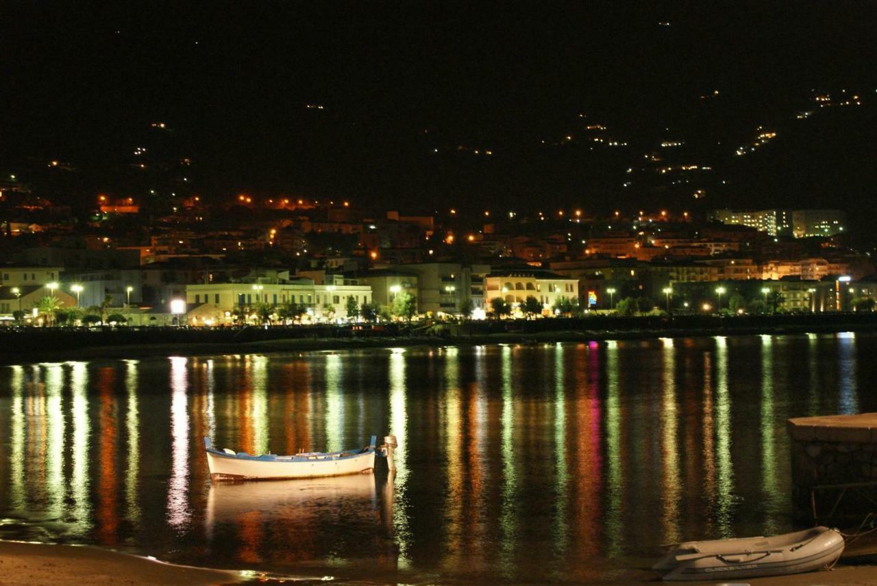 Casa Stromae A Due Passi Dal Mare Apartment เชฟาลู ภายนอก รูปภาพ